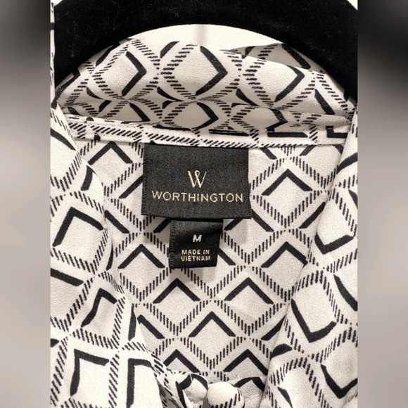 Black and White Sleeveless Blouse Size Medium - Picture 5 of 5